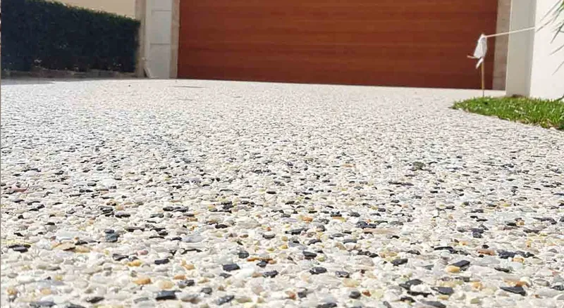Exposed aggregate pool surround - natural stone blend, Rockingham